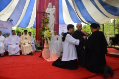 Cha Didier REMIOT đại diện bề trên tổng quyền nhận lời khấn