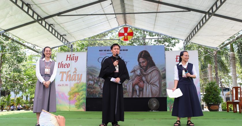 CON NGHE CHÚA GỌI