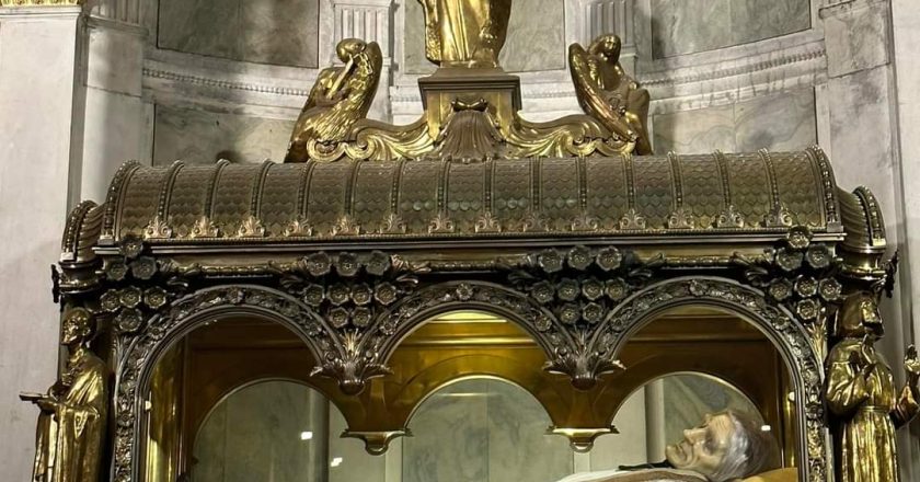 THÁNH GIOAN MARIA VIANNEY CHỈ ĐƯỜNG LÊN TRỜI